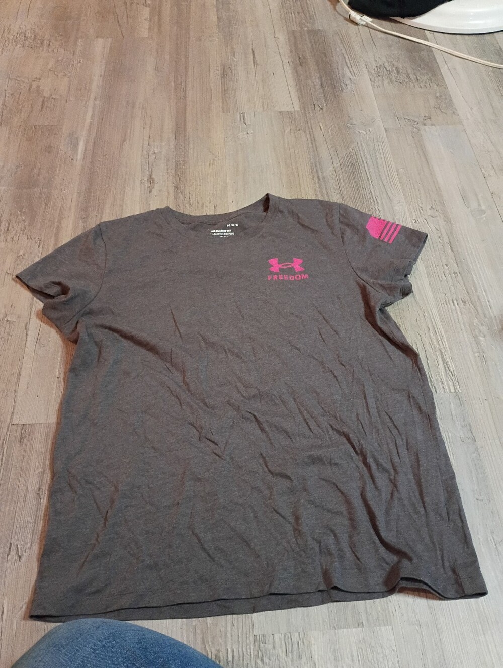 Under Armour Top - Picture 2 of 4